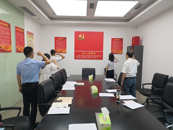 1第十党支部举行入党宣誓仪式.jpg